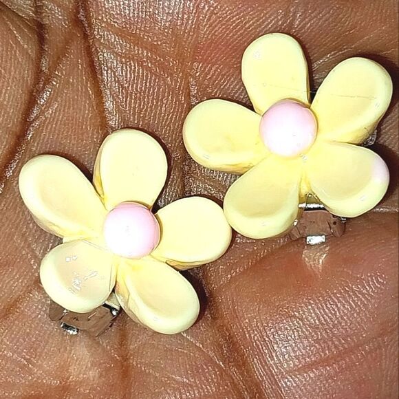 Beautiful girls yellow floral clip-on earrings for kids - Picture 5 of 5